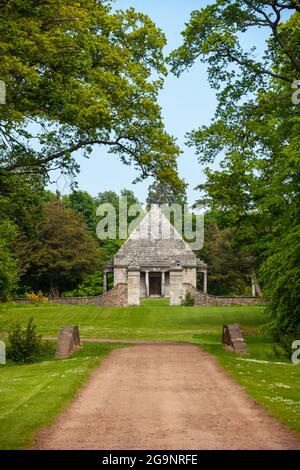 Das pyramidenförmige Mausoleum im Gosford House, Aberlady, East Lothian Stockfoto