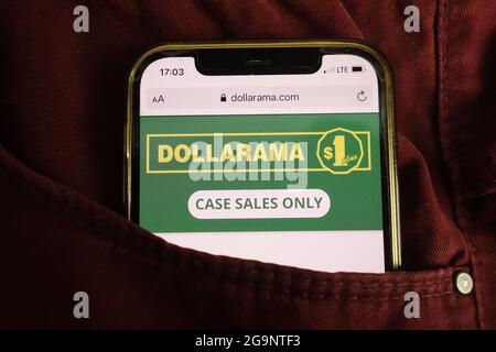 KONSKIE, POLEN - 22. Juli 2021: Dollarama-Logo auf Handy angezeigt Stockfoto