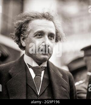 Albert Einstein, 1879 - 1955. Deutscher theoretischer Physiker. Unter vielen Errungenschaften stellte er Theorien der Allgemeinen Relativität, der Speziellen Relativität und der Masse-Energie-Äquivalenz auf. Stockfoto