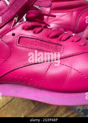 Hot pink clearance reebok freestyle hi