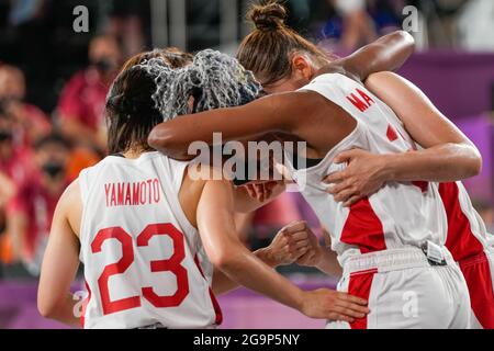 Tokio, Japan. Juli 2021. Spieler aus Japan reagieren während des 3 X 3 BASKETBALL Frauen-Viertelfinalspiels zwischen Japan und Frankreich in Tokio, Japan, 27. Juli 2021, in Tokio 2020. Quelle: Zhang Xiaoyu/Xinhua/Alamy Live News Stockfoto