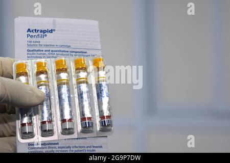 Actrapid humane Insulin rDNA Penfill 100 IU-Lösung zur subkutanen oder intravenösen Injektion in Kartusche, die bei Diabetikern bei IDDM-Patienten verwendet wird Stockfoto