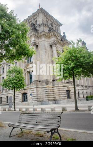 Berlin-das Reichsgebäude ist der Sitz des Deutschen Bundestages und eine der meistbesehenen Sehenswürdigkeiten Berlins Stockfoto