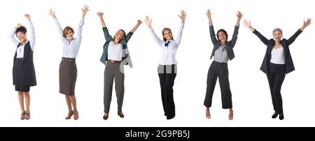 Gruppe von glücklich lächelnden Geschäftsfrauen nur mit erhobenen Armen isoliert auf weißem Hintergrund Stockfoto
