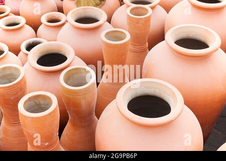 KALKUTTA, WESTBENGALEN, INDIEN - 23. 2014. NOVEMBER : Terrakotta-Töpfe, Kunstwerke des Handwerks, ausgestellt während der Handwerksmesse in Kalkutta. Stockfoto