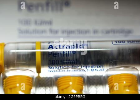 Actrapid humane Insulin rDNA Penfill 100 IU-Lösung zur subkutanen oder intravenösen Injektion in Kartusche, die bei Diabetikern bei IDDM-Patienten verwendet wird Stockfoto
