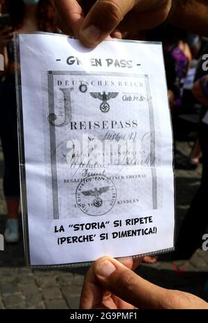 Rom, Italien. Juli 2021. Rom, Protest gegen den von IO Apro organisierten Grünen Pass Bild: Kredit: Independent Photo Agency/Alamy Live News Stockfoto