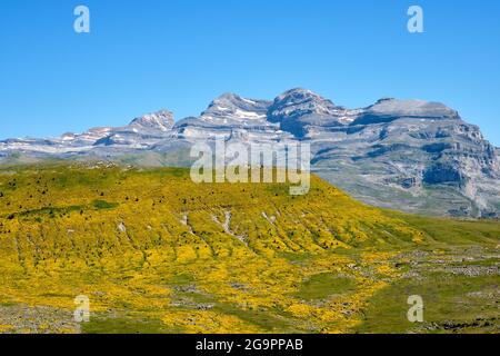 Blick vom Pico Mondoto auf das Monte Perdido-Massiv in den Pyrenäen, Spanien Stockfoto