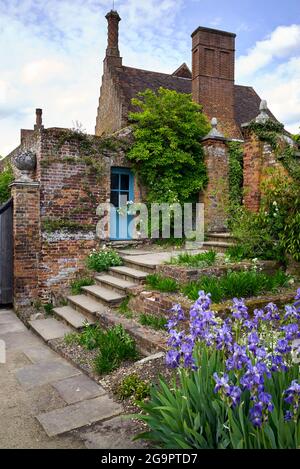 Seiteneingang zum Tudor Old Palace in Hatfield. Es war das Elternhaus von Elisabeth I. Stockfoto