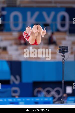 Arlake Gymnastik Center, Tokio, Japan. Juli 2021. Frauen Team Artistic Gymnastics, Tag 4 der Olympischen Sommerspiele 2020 in Tokio; Rückwärtssalto für Jessica Gadirova und Team GB Credit: Action Plus Sports/Alamy Live News Stockfoto