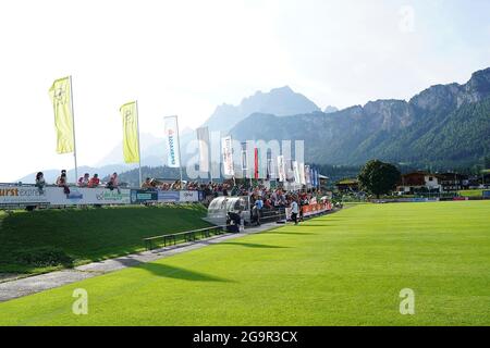 07/27/2021, Koasastadion, St. Johann, Testspiel 1.FSV FSV FSV Mainz 05 gegen Gaziantep FK, im Bild Zuschauer an der Tribüne Stockfoto