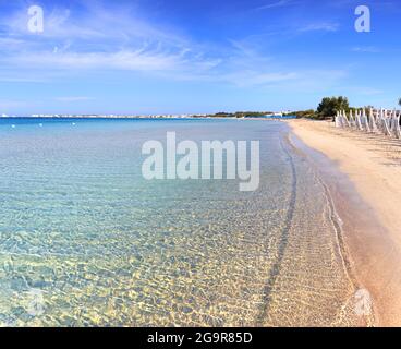 Die schönsten Sandstrände von Apulien: Porto Cesareo marine in Salento Küste, Italien. Stockfoto