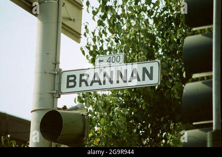 Usa. Oktober 2017. Nahaufnahme des Straßenschilds zur Brannan Street, einer der Hauptverkehrsstraßen im Viertel South of Market (Soma) von San Francisco, Kalifornien, 13. Oktober 2017. (Foto: Smith Collection/Gado/Sipa USA) Quelle: SIPA USA/Alamy Live News Stockfoto