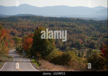 Blick auf das Herbstlaub von der Route 145, Clarksville, New Hampshire, USA Stockfoto