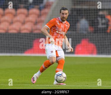 Blackpool, Großbritannien. Juli 2021. James Ehemann von Blackpool übergibt den Ball in Blackpool, Großbritannien am 7/27/2021. (Foto von Simon Whitehead/News Images/Sipa USA) Quelle: SIPA USA/Alamy Live News Stockfoto