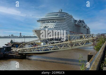 MSC Virtuosa dockte am River Mersey, Liverpool an Stockfoto