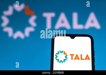 Brasilien. Juli 2021. In dieser Abbildung ist das Tala-Logo auf einem Smartphone und einem pc-Bildschirm zu sehen. (Foto von Rafael Henrique/SOPA Images/Sipa USA) Quelle: SIPA USA/Alamy Live News Stockfoto