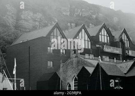 Die Netzhütten, die sich im Stade in Hastings befinden und für die britische Fischereiindustrie von Bedeutung sind, wurden von English Heritage aufgewertet. Stockfoto