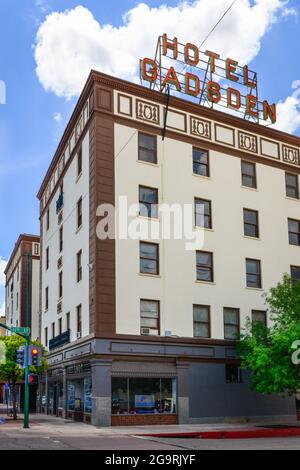 Das Hotel Gadsden, ein Wahrzeichen der Grenzstadt Douglas, AZ, hat eine geschichtsträchtigte Vergangenheit mit vielen berühmten Gästen, darunter Pancho Villa und Geister Stockfoto