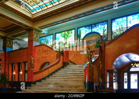 Die im Jahr 1907 eröffnete, prunkvolle Lobby des berühmten Gadsden Hotels behält ihre luxuriöse Atmosphäre mit der großen Treppe in der mexikanischen Grenzstadt Dou Stockfoto