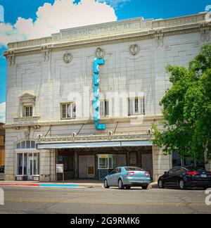 Das Grand Theatre, ein alternder Dowager, erwartet die Restaurierung in seinem einst großartigen Stil mit historischen Aufführungen von Ginger Rogers und mehr in Douglas, AZ Stockfoto