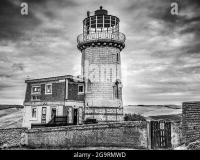 Belle Tout Lighthouse, Beachy Head, in Schwarz und Weiß Stockfoto