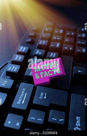 Textschild, das Mythen und Fakten zeigt, Schaufenster für Unternehmen in der Regel traditionelle Geschichte vorgeblich historischer Ereignisse Abstraktes Geben Geschichte Schreiben Tipps, aus Stockfoto