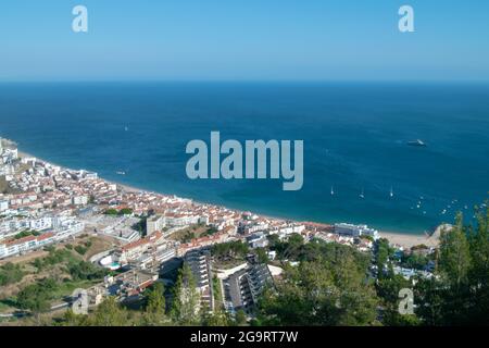 Portugal, Küstenstadt Sesimbra Landschaftsfotografie aus Sesimbra Castle. Stockfoto