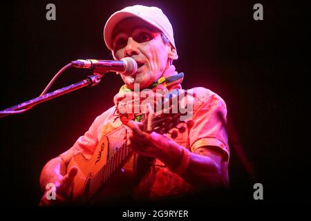 manu chao spielt live während des Blumenfestivals in Turin Stockfoto