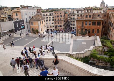 Rom, Italien. Juli 2021. Demonstranten steigen auf der Spanischen Treppe in Rom ab (Foto: Matteo Nardone/Pacific Press) Quelle: Pacific Press Media Production Corp./Alamy Live News Stockfoto
