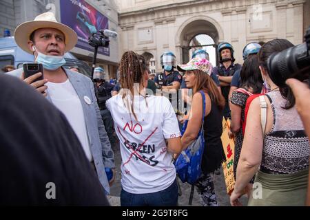 Rom, Italien. Juli 2021. Demonstranten auf der Piazza del Popolo in Rom (Foto: Matteo Nardone/Pacific Press) Quelle: Pacific Press Media Production Corp./Alamy Live News Stockfoto