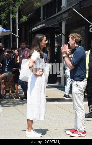 New York, NY, USA. Juli 2021. Bridget Moynahan vor Ort für UND GENAU SO. Fernsehserien Dreharbeiten in NYC, New York, NY 27. Juli 2021. Kredit: Kristin Callahan/Everett Collection/Alamy Live Nachrichten Stockfoto