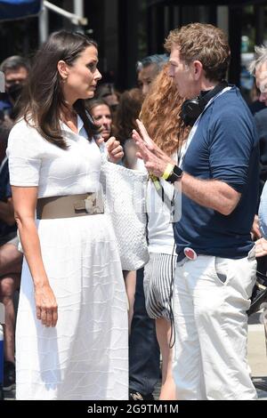 New York, NY, USA. Juli 2021. Bridget Moynahan vor Ort für UND GENAU SO. Fernsehserien Dreharbeiten in NYC, New York, NY 27. Juli 2021. Kredit: Kristin Callahan/Everett Collection/Alamy Live Nachrichten Stockfoto