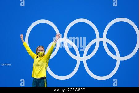 Die australische Ariarne Titmus feiert ihre Goldmedaille in der 200-m-Kür der Frauen während des (EVENTS) im Tokyo Aquatics Center am fünften Tag der Olympischen Spiele in Tokio 2020 in Japan. Bilddatum: Mittwoch, 28. Juli 2021. Stockfoto