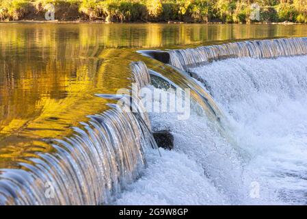 Old Mill Damm am Humber River im Herbst, Toronto, Ontario, Kanada Stockfoto