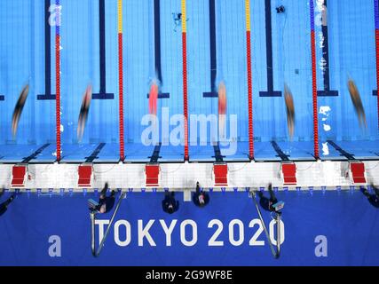 Tokio, Japan. Juli 2021. Zhang Yufei (3. R) und Yu Liyan (3. L) aus China treten beim Halbfinale der Frauen mit 200 m Schmetterlingen bei den Olympischen Spielen 2020 in Tokio, Japan, am 28. Juli 2021 an. Quelle: Xia Yifang/Xinhua/Alamy Live News Stockfoto