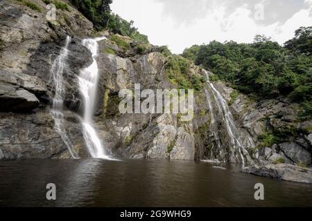 Schöner Minh langer Wasserfall in der Provinz Quang Ngai in Zentralvietnam Stockfoto