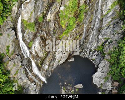 Schöner Minh langer Wasserfall in der Provinz Quang Ngai in Zentralvietnam Stockfoto