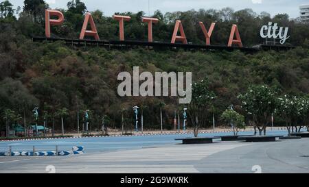 Plakatwand Schild Farbige Lichter Stadt Logo Pattaya Thailand Stockfoto