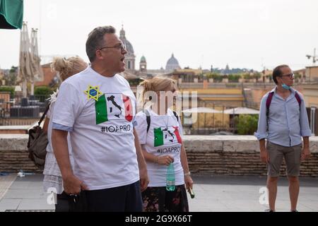 Rom, Italien. Juli 2021. (7/27/2021) Demonstranten auf der Spanischen Treppe in Rom (Foto: Matteo Nardone/Pacific Press/Sipa USA) Quelle: SIPA USA/Alamy Live News Stockfoto