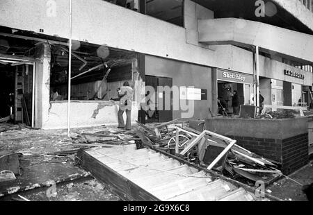 Aktenfoto vom 22/11/74 der Nachwirkungen des tödlichen Bombenanschlags auf den Mulberry Bush Pub in Birmingham. Die Regierung hat Pläne für eine Verjährungsfrist aufgestellt, die weitere Polizeiaktionen gegen Gewalt im Zusammenhang mit Problemen vor April 1998 verhindert. Ausgabedatum: Mittwoch, 28. Juli 2021. Stockfoto