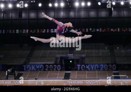 Ariake Gymnastik Center, Tokio, Japan. Juli 2021. Yuna Hiraiwa aus Japan während der Qualifikation der Frauen im Kunstturnen bei den Olympischen Spielen im Ariake Gymnastik Center, Tokio, Japan. Kim Price/CSM/Alamy Live News Stockfoto