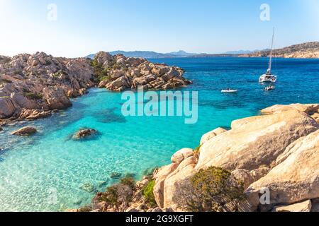 Cala Coticchio, wunderschöne Bucht in La Maddalena, Sardinien, Italien Stockfoto