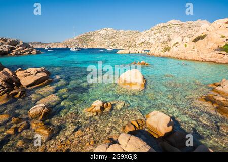 Cala Coticchio, wunderschöne Bucht in La Maddalena, Sardinien, Italien Stockfoto