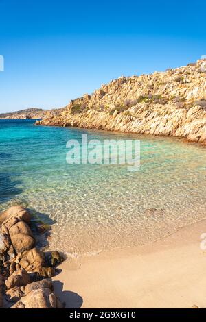 Cala Coticchio, wunderschöne Bucht in La Maddalena, Sardinien, Italien Stockfoto