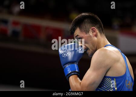 Tokio, Japan. Juli 2021. Chen Daxiang aus China reagiert während des leichten schweren (75-81 kg) Boxkampfs der Männer im Jahr 16 zwischen Chen Daxiang aus China und Keno Machado aus Brasilien bei den Olympischen Spielen 2020 in Tokio, Japan, am 28. Juli 2021. Kredit: Ou Dongqu/Xinhua/Alamy Live Nachrichten Stockfoto