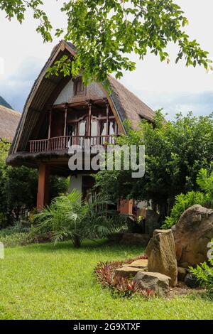 Bali, 23. März 2020. Strohdachbungalow an der Nordostküste von Bali, Indonesien Stockfoto