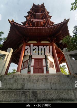 Jinshan-Pagode in der Stadt Xuzhou, Provinz Jiangsu, China, auch bekannt als Su Gong-Pagode, einer der acht neuen malerischen Orte am Yunlong-See. Stockfoto