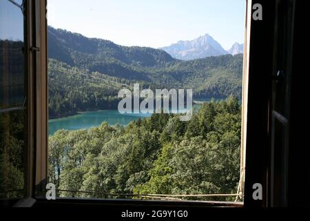 Im Vordergrund die Schlösser Neuschwannstein und Hohenschwangau Stockfoto