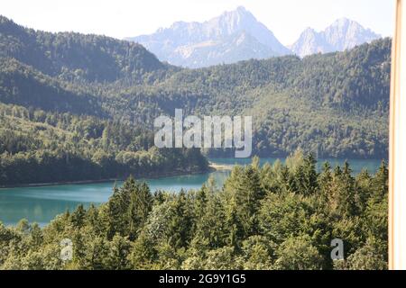 Im Vordergrund die Schlösser Neuschwannstein und Hohenschwangau Stockfoto